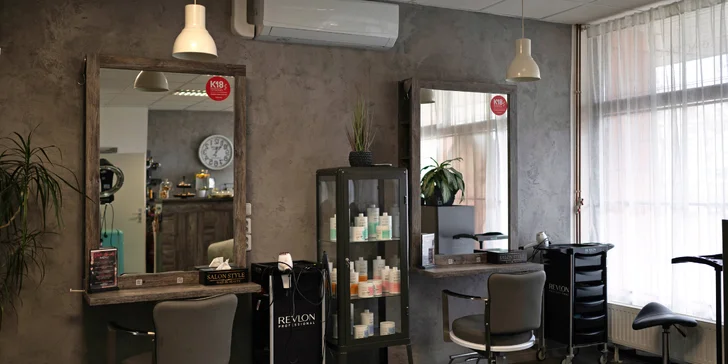Elegantní moderní interiér, který podtrhuje celkový zážitek z návštěvy salonu a vytváří prostor pro relax i profesionální péči.