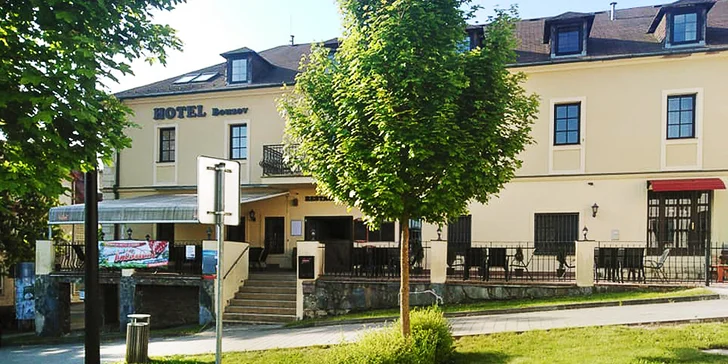 Ubytujte se v hotelu Bouzov, který stojí přímo pod známým hradem. 