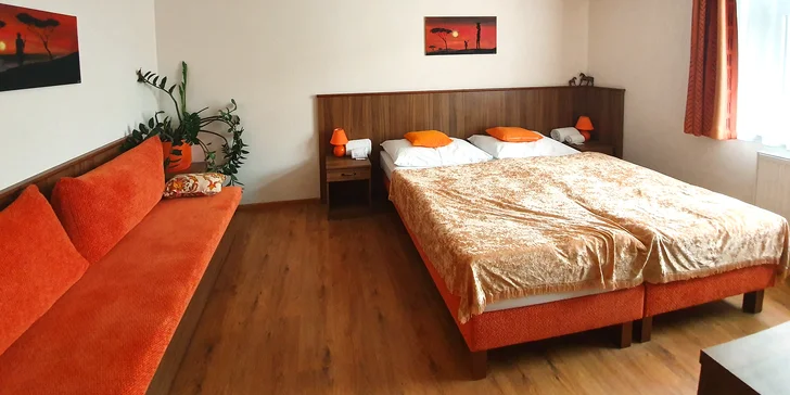 Jedinú noc, prípadne celý týždeň tu budete bývať v útulne zariadenej izbičke s televíziou aj vlastnou kúpeľňou.