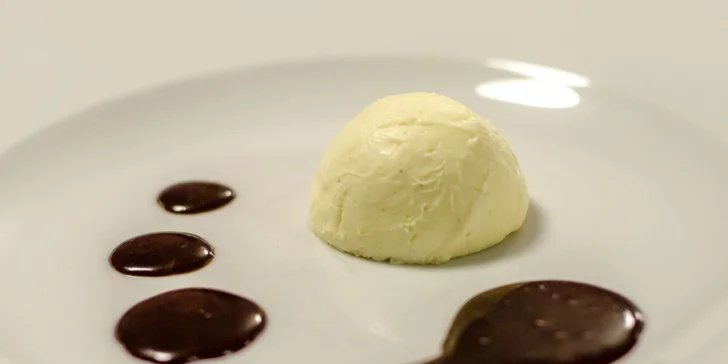 Domácí panna cotta s čokoládovým přelivem 