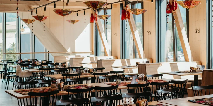 Navštívit můžete i originální indickou restauraci Safran.