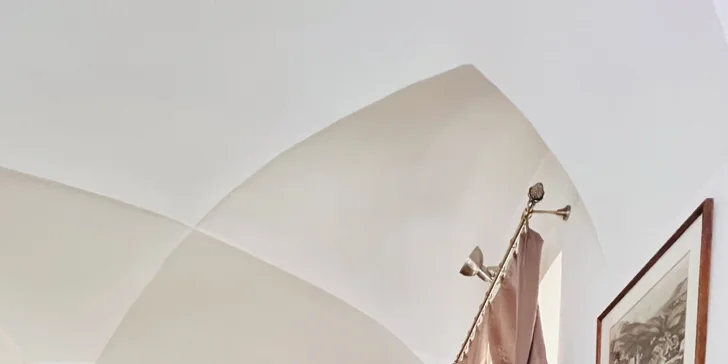 Volné chvíle můžete trávit také ve společenské místnosti hotelu.