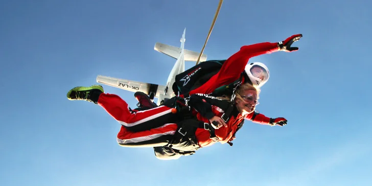 Nebudete v tom sami – celou dobu s vámi bude zkušený tandem pilot.