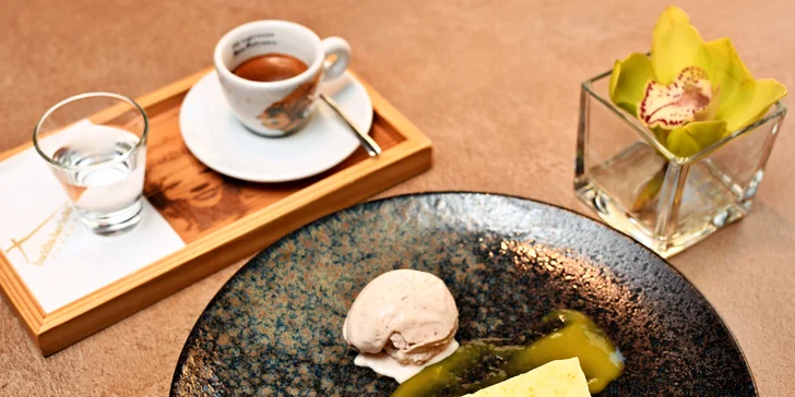 Dezerty tu připravují denně čerstvé, mívají tu ale velké dobroty – např. mangovo-kokosové Mille-feuille či čokoládový dortík s makovou zmrzlinou a kandovaným květem růže.