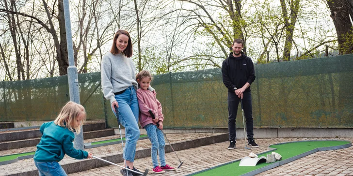 Zahrať si môžete minigolf, ktorý je priamo pri hoteli.
