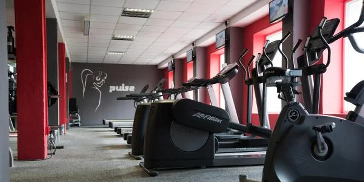 Fitness je rozděleno do 3 pater a je vybaveno moderními stroji. 