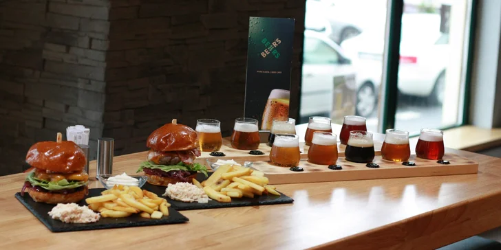 Degustační pivní sada obsahuje 5 piv ze Starobělského pivovaru, burger dostanete i s hranolky a coleslawem.