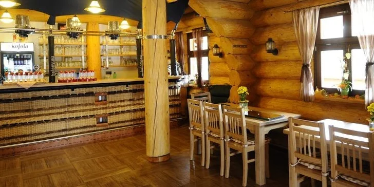 V místní restauraci si pochutnáte na místních specialitách připravených z poctivých surovin.