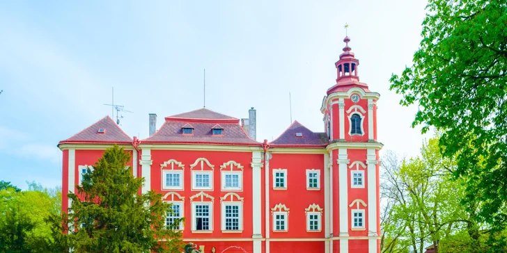 ...nebo do zámku Dětenice.