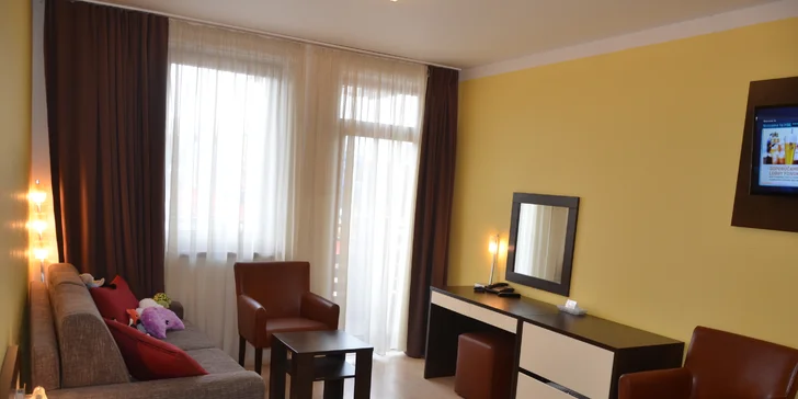 Na pokojích nechybí LCD TV, trezor a telefon, bezplatně se můžete připojit také k Wi-Fi.
