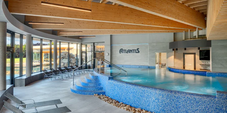 V ceně máte vstup na 2 hod. do wellness, kde je sauna, bazén, vířivka a relaxační prostor.