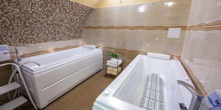 Je libo perličkovou koupel? Nebo relax v hydromasážní vaně? Není problém!
