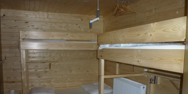 Táborníci bydlí v útulných pokojích.
