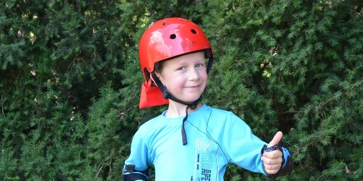 Výuka probíhá ve Smetanových sadech. V případě nepříznivého počasí jsou zajištěny kryté prostory.