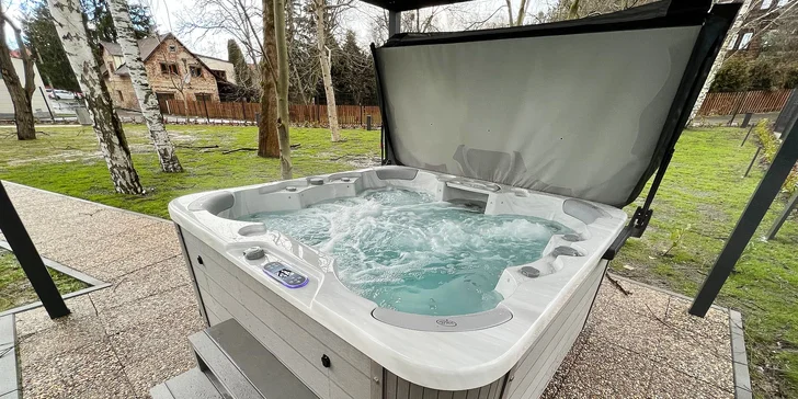 Ak máte chuť na relax, určite si tu prídete na svoje – v cene balíčka je 60 min. pohody vo vonkajšej vírivke.