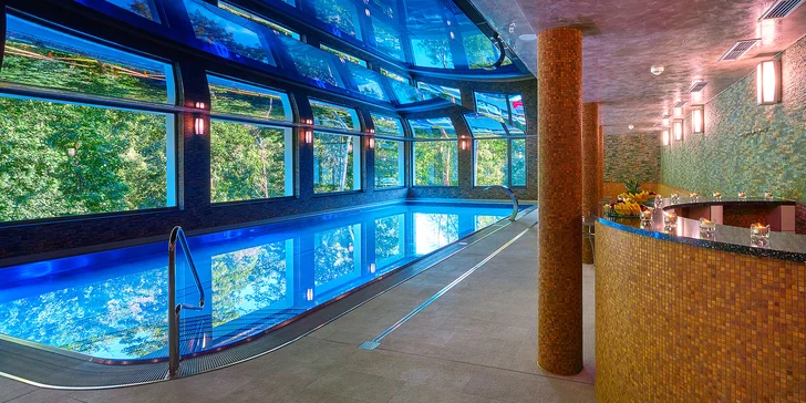 Na okraji Karlových Varů v Březové si tu užijete hodinu relaxace v novém a moderním bazénu s atrakcemi, přímo v pool baru si navíc dáte i drink.