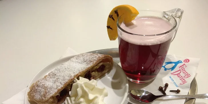 K svařenému vínu dostanete domácí štrúdl.
