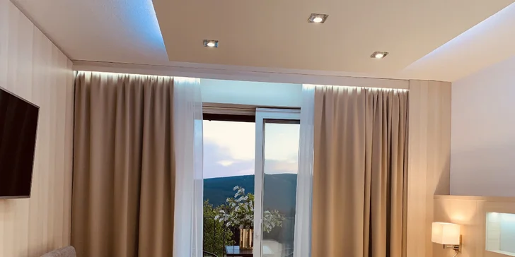 K vybavení patří LED TV s úhlopříčkou 100 cm, minibar a kávovar.
