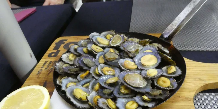 V místních restauracích ochutnáte mnohé dobroty.