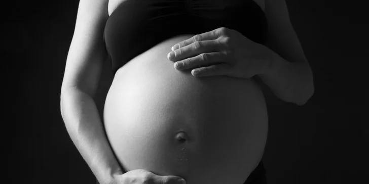 Fotograf focení doporučuje těhulkám od 33. do 36. týdne těhotenství.  