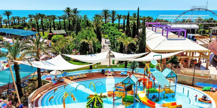 Aquapark Water park je v provozu od května do října a disponuje 13 skluzavkami, fontánami a pirátskou lodí.