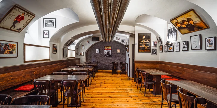 A přesně takové místo je skvěle hodnocený podnik Max's Steakhouse, který najdete pár kroků od Národní třídy. 