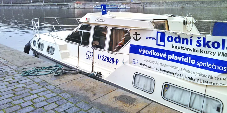 Budou vás čekat dva hlavní bloky teoretického školení, ke kterým dostanete i skripta a učebnice.