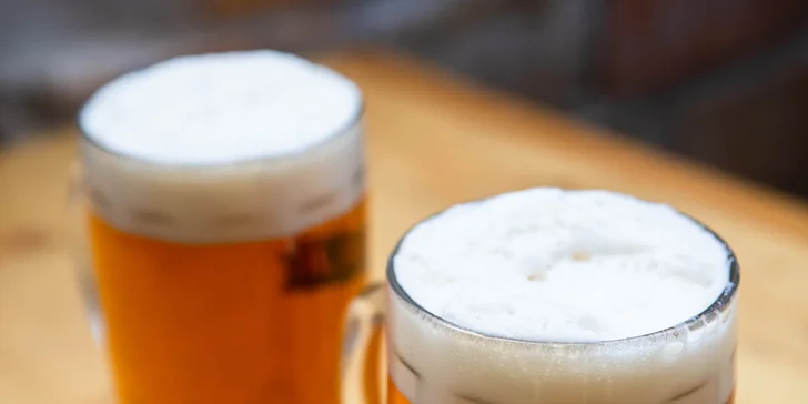 2× 0,5l Čapované pivo Stein Starosladovnícke 11°: historický bratislavský 11 % ležiak, známy už oddávna pod názvom Starosladovnícke, poteší všetkých, ktorí si radi vychutnajú až nostalgicky tradičnú chuť svetlého čapovaného piva, ktoré je dnes u nás už skôr raritou