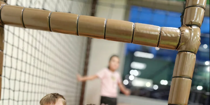 Nechybí herní sestava s trampolínou, lego stěna a spousta pohybových aktivit. 