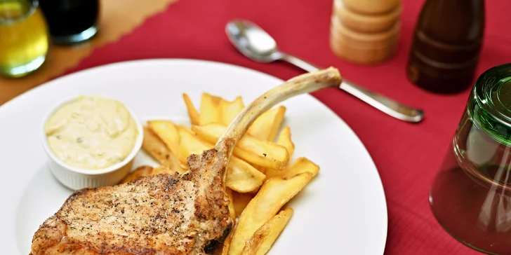 Voucher platí na cokoli z nabídky včetně nápojů.