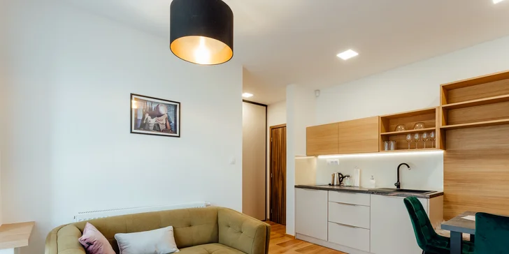 Vybrat si můžete apartmán Babky (2 + 0) nebo apartmány Kriváň, Chopok, Baranec či Ďumbier (2 + 2).