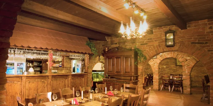 Snídaně i večeři si vychutnáte ve stylové restauraci.
