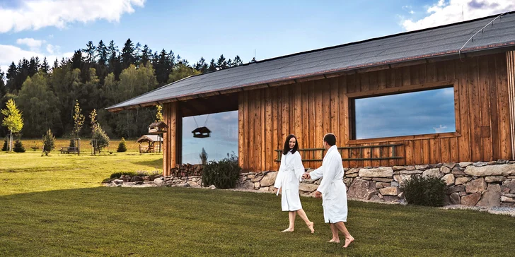 V hotelu Knížecí cesta bude panoramatická finská sauna na 120 min. patřit jen vám, přičemž dorazit můžete sami nebo až v 6 osobách.