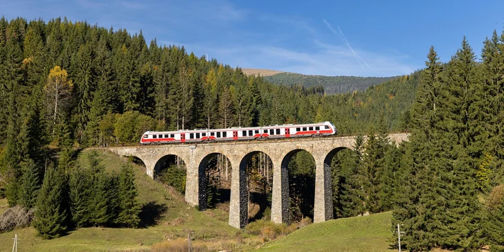 S výhľadom na celú obec, Kráľovu hoľu a horehronské údolie sa budete cítiť ako v raji, navyše budete na okraji krásneho NP Muránska planina.