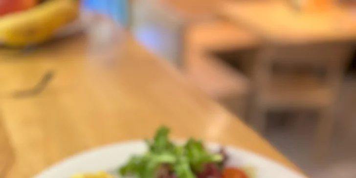Zdejší restaurace je vyhlášená, stavte se tu i na oběd nebo večeři.