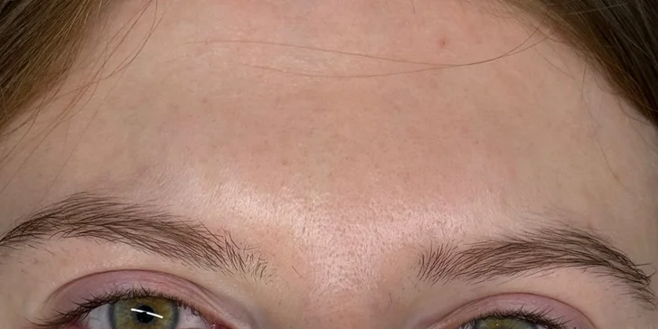 Díky lash liftingu budou vaše řasy vypadat opticky delší a krásně natočené.