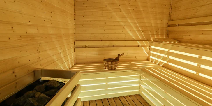K dispozici vám bude bazén s vodními tryskami a finská sauna.