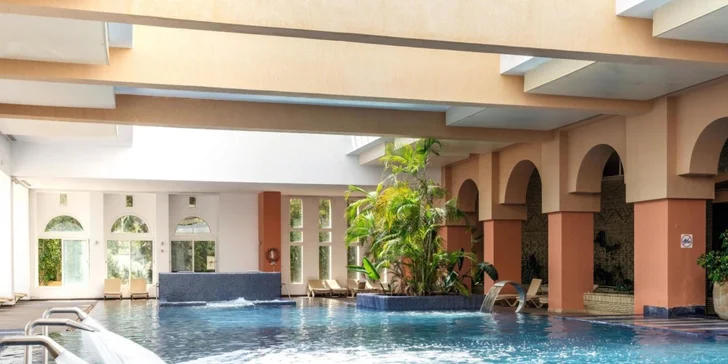 Součástí hotelu je i thalassoterapeutický bazén.