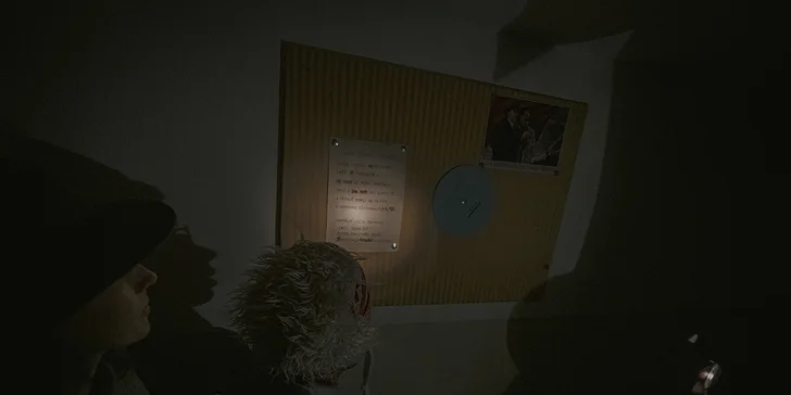 Příběh vás provede napětím totalitní doby, kde se každá drobnost počítá a každý detail může znamenat záchranu.
