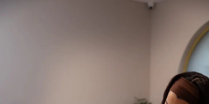 Salón sa nachádza v tichej a pohodlnej časti Petržalky, ktorá je dobre dostupná MHD aj autom.