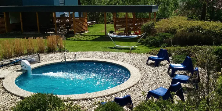 Od 10.května je k dispozici neomezeně venkovní kopulí krytý bazén s protiproudem a osvětlením. Garantovaná teplota 28 - 31°C.