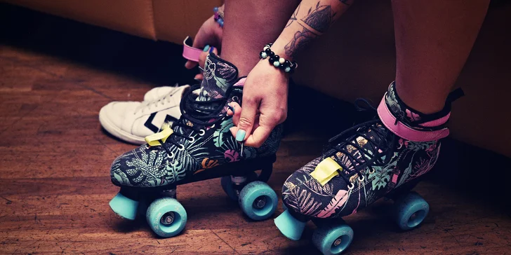 Namísto klasického zimáku na vás čeká prostorný krytý roller rink.