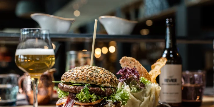 Pre bohatší gastronomický zážitok využite hotelovú reštauráciu Flavour"s, kde šéfkuchár pripravuje kreatívne jedlá s moderným nádychom.