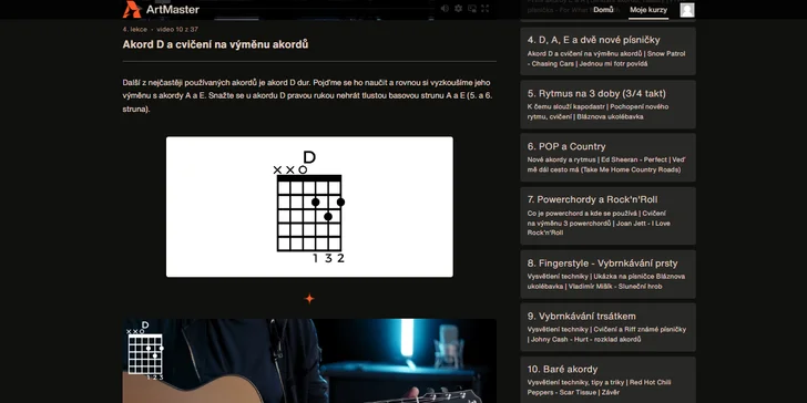 Naučíte se od něj vše od úplných základů na známých písničkách: ladění kytary, držení trsátka, hraní akordů, rytmů, písniček aj.