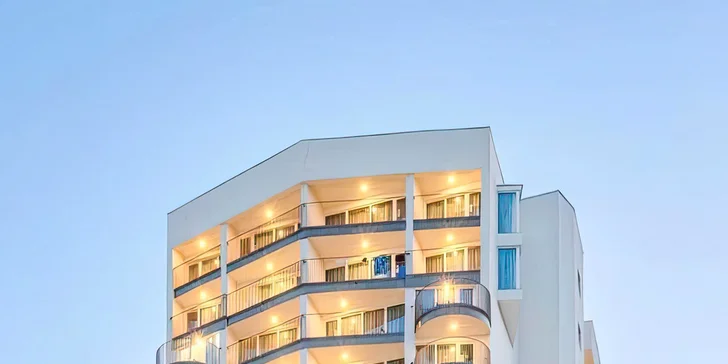 Čeká na vás 4* Grand Hotel Sunny Beach, který v roce 2024 prošel rekonstrukcí.