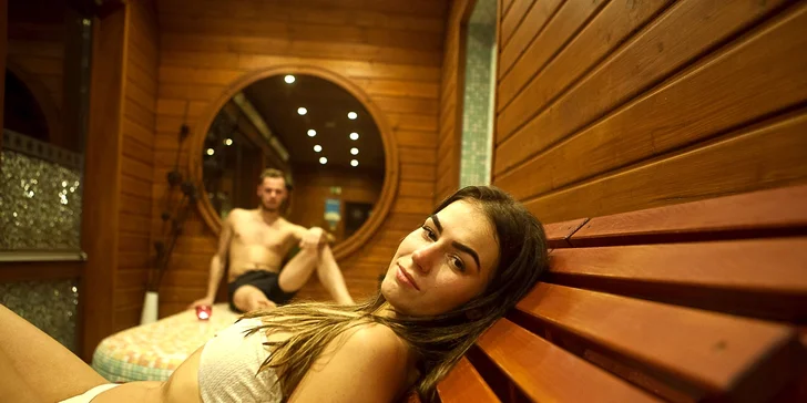 Je tady whirlpool, infrasauna a odpočívárna s výhledem.