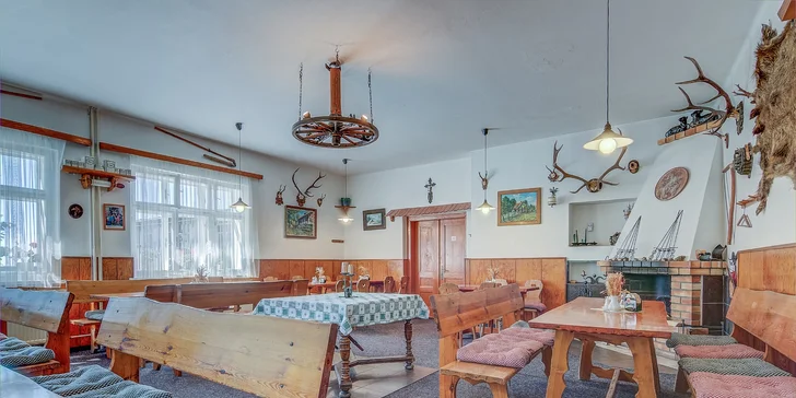 Na polopenzi si pochutnáte každý den v typické horské restauraci, kam můžete zajít i na různé pochutiny (např. utopence). Restaurace mimo polopenzi nevaří.