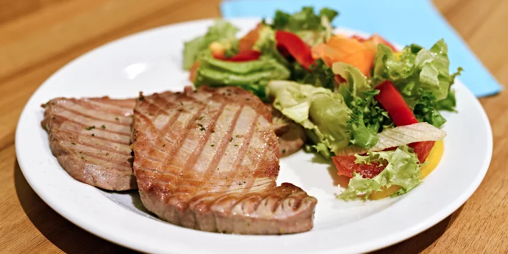 Ochutnejte i výtečný tuňákový steak. 