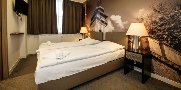 Bydlet budete v hotelu Bílý Páv, který se nachází nedaleko zámku.