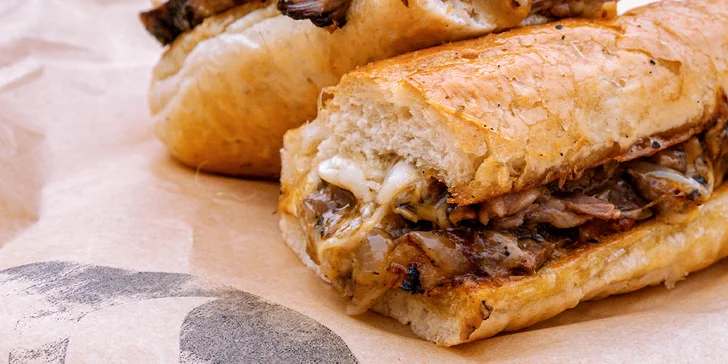 Zahryznúť sa môžete do vymaznaného Philly Brisket Baguette